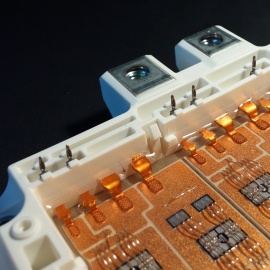 EINPRESSZONEN UND ULTRASCHALL-SCHWEISSEN-IGBT-Bauteil im Bereich der Leistungselektronik mit diversen Kontakt-Technologien