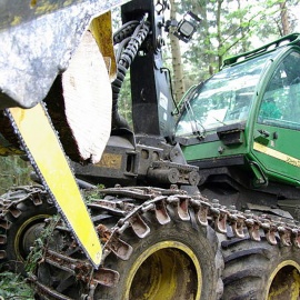 Spezialisierte Einsatzzwecke-Die Sägekette mit erhöhter Widerstandfähigkeit ist bestens für den Einsatz am Harvester geeignet. (Foto © www.mittelbayrische.de)